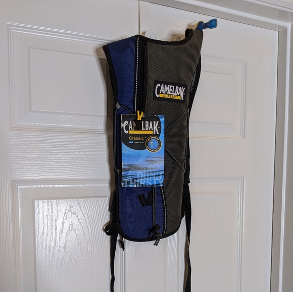 Camelbak 2 Litre Drink Delivery System - Picture 2 of 7